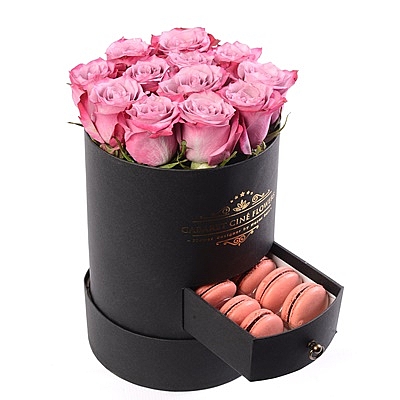 11 Roses and Maccaron